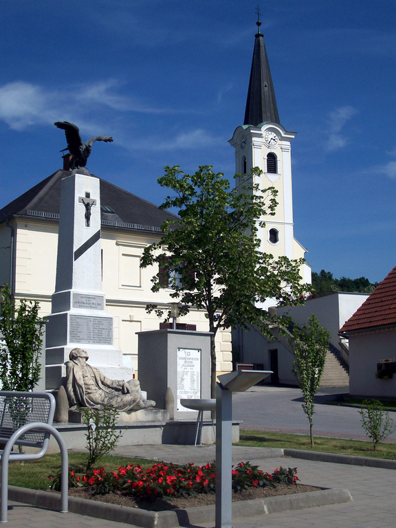 pilgersdorf-kriegerdenkmal-kirche.jpg  