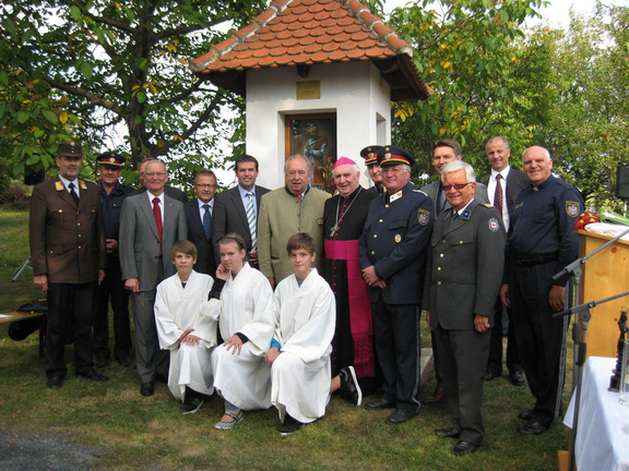 Foto beim Bildstock: Alois KÖGL, Gerhard PRIKLER, Josef THURNER, Werner GRADWOHL, Fred HACKER, Ewald BÜRGER, Fritz NEUGEBAUER, Paul IBY, Nikolaus KOCH, Josef STIFTER, Erich TRUMMER, Franz STIFTER, Fritz MANNSBERGER, Peter GRAF.