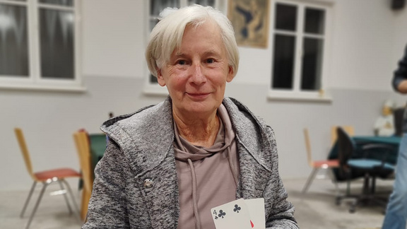 Anni mit Pokerkarten